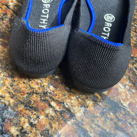 Rothy’s The Point Blavk Birdseye in gently used condition. Size 9 - Picture 4 of 8
